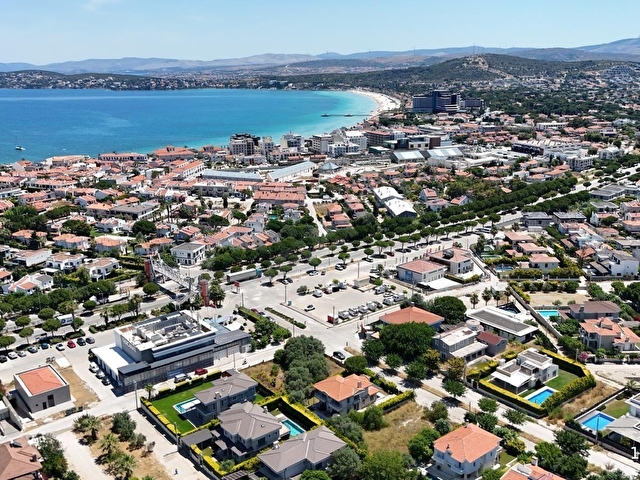 Çeşme Mamurbaba Mevkiinde Satılık Müstakil Villa Arsası