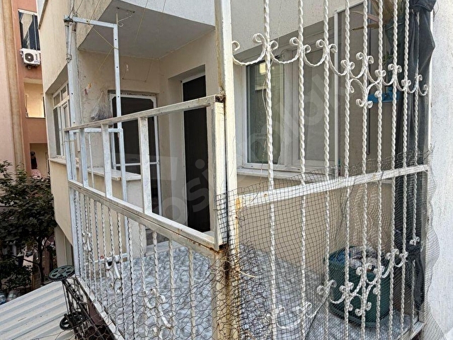 DİKİLİ ÜMMETOLUNDAN 1+1 MERKEZİ KONUMDA 60 m2 FULL EŞYALI DAİRE - Görsel 8