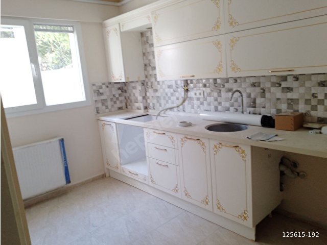 İNÖNÜ LİSESİ KARŞISINDA  KİRALIK DAİRELER .2+1 90 M2.METRO DURAĞINA 2 DAK. YÜRÜME MESAFESİNDE.