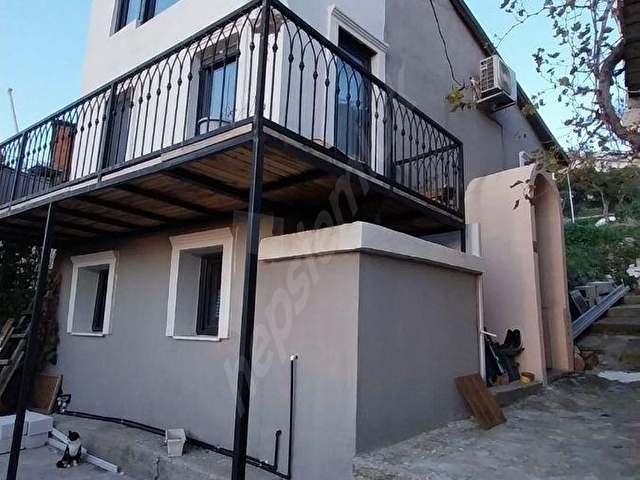 AYVALIK MERKEZDE  DENİZ MANZARALI   2+1 LOFT TARZI ASMA KATLI RUM EVİ