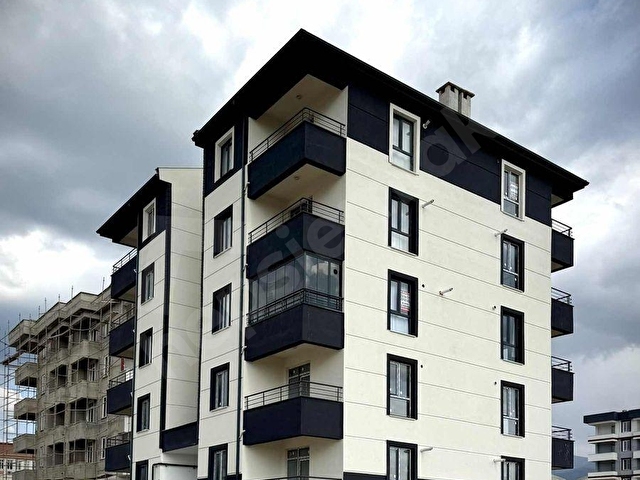 TOROS MAHALLESİ CADDE ÜZERİNDE SATILIK 1+1 GENİŞ SIFIR DAİRE
