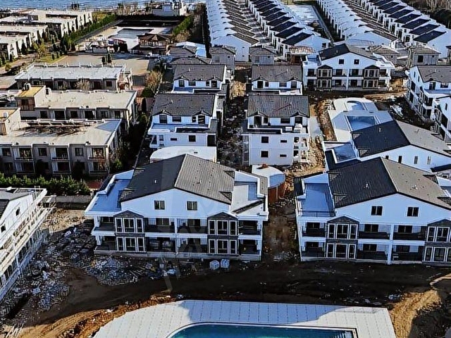 AVCIDAN FENER MARİNEDE DENİZE SIFIR HAVUZ ÖNÜ BAHÇELİ DAİRE ! - Görsel 29