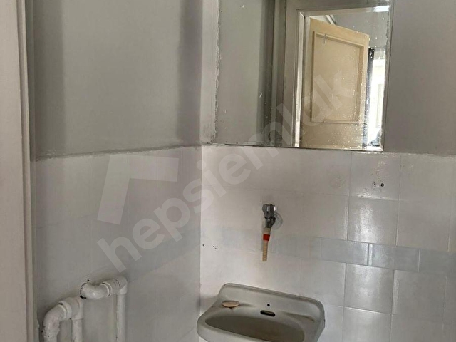 Kızılay Sümer 1 Sokakta - Ön Cephe Tabela Değerli - Katta Asansörlü Bakımlı 3+1 Kiralık Daire - Görsel 15