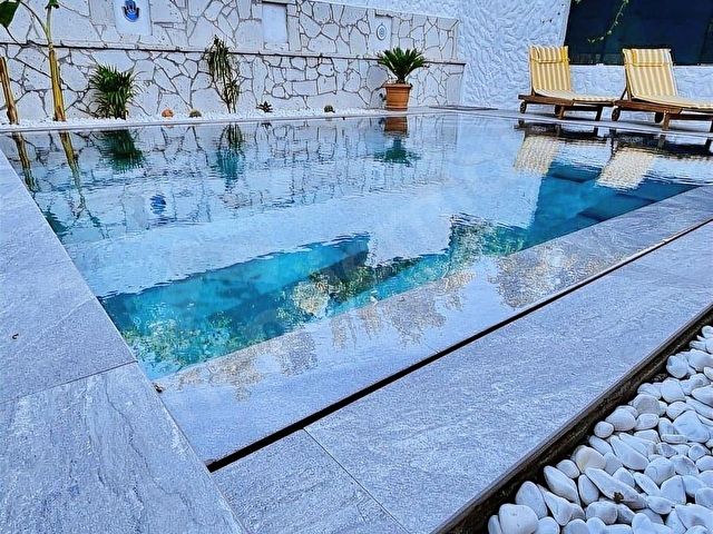 Alaçatı Çamlıkyola Yakın Nilberkten Havuzlu Kiralık Villa