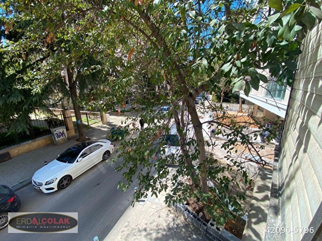 CADDEBOSTAN SARIGÜL SOKAKTA 2+1 125M2 ARA KAT YATIRIMLIK - Görsel 6