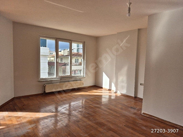 Bestekar Sokak da ön cephe, asansörlü, açık otopark 150 m² 3+1 bakımlı daire - Görsel 2