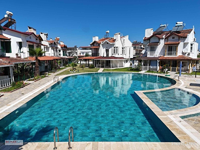 GÜZELÇAMLI TUSE SİTESİNDE, BÜYÜK HAVUZLU SİTEDE FERAH 3+1 VİLLA
