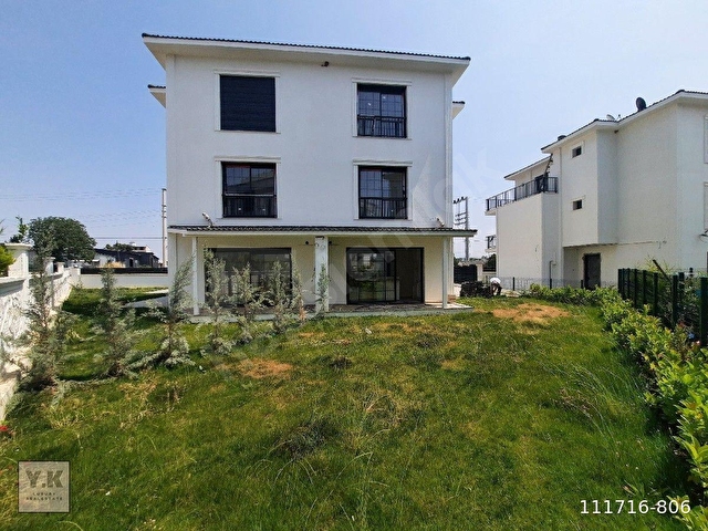 MENDERES MERKEZDE 5+1 TRİPLEKS GENİŞ BAHÇELİ VE TERASLI SIFIR LÜKS SATILIK VİLLA - Görsel 4