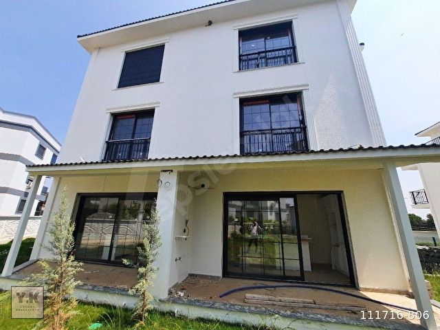MENDERES MERKEZDE 5+1 TRİPLEKS GENİŞ BAHÇELİ VE TERASLI SIFIR LÜKS SATILIK VİLLA - Görsel 5