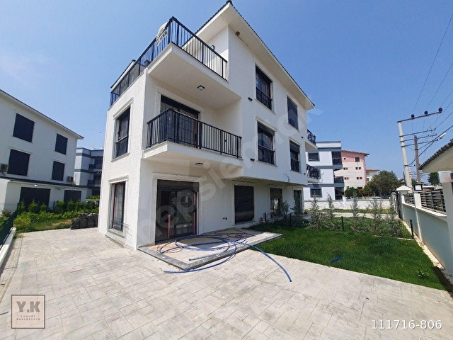 MENDERES MERKEZDE 5+1 TRİPLEKS GENİŞ BAHÇELİ VE TERASLI SIFIR LÜKS SATILIK VİLLA - Görsel 8