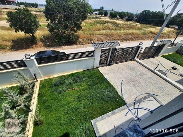 MENDERES MERKEZDE 5+1 TRİPLEKS GENİŞ BAHÇELİ VE TERASLI SIFIR LÜKS SATILIK VİLLA - Görsel 15