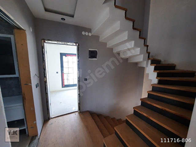 MENDERES MERKEZDE 5+1 TRİPLEKS GENİŞ BAHÇELİ VE TERASLI SIFIR LÜKS SATILIK VİLLA - Görsel 16