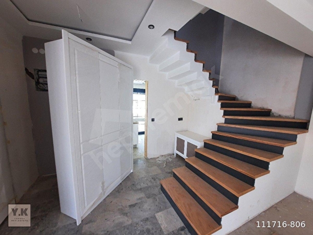 MENDERES MERKEZDE 5+1 TRİPLEKS GENİŞ BAHÇELİ VE TERASLI SIFIR LÜKS SATILIK VİLLA - Görsel 23