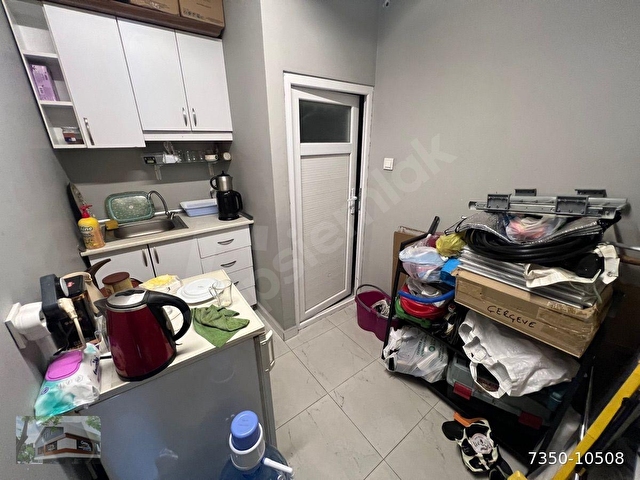 KOŞUYOLU ÖZLEM SİTEDE 55m2 MUTFAK + WC ve GENİŞ CEPHELİ KİRALIK OFİS DÜKKAN DEPO - Görsel 10