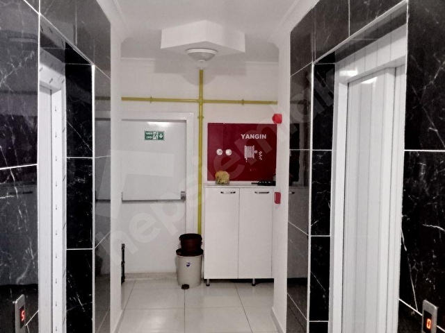 ÜNLÜ EMLAKTAN SİTE İÇERİSİNDE EŞYALI MANZARALI KİRALIK 2+1 DAİRE - Görsel 25