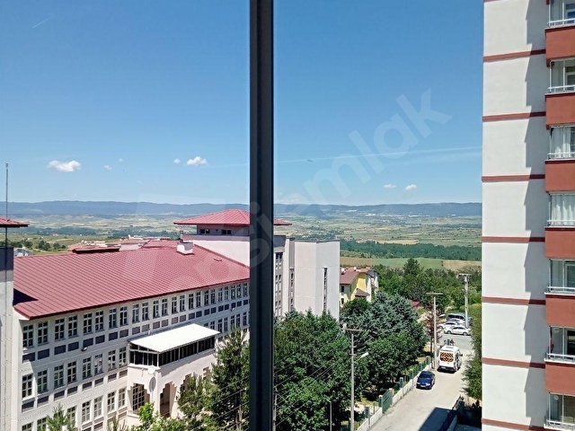 ÜNLÜ EMLAKTAN SİTE İÇERİSİNDE EŞYALI MANZARALI KİRALIK 2+1 DAİRE - Görsel 13