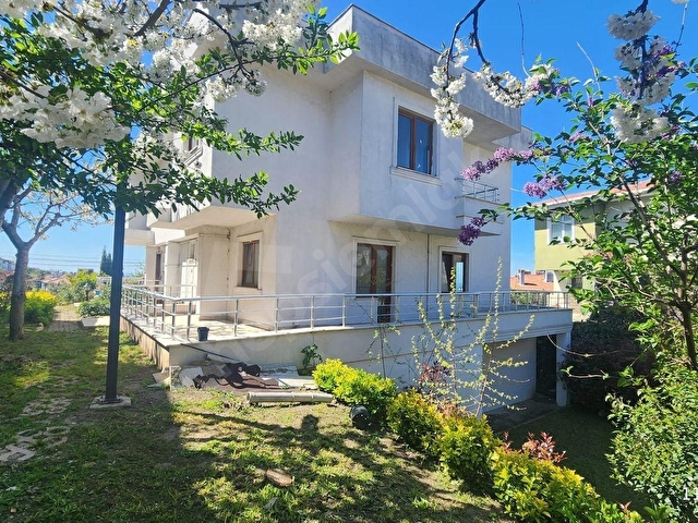 Beylikdüzünde Havuzlu Deniz Manzaralı Siteİçi Satılık Villa - Görsel 30