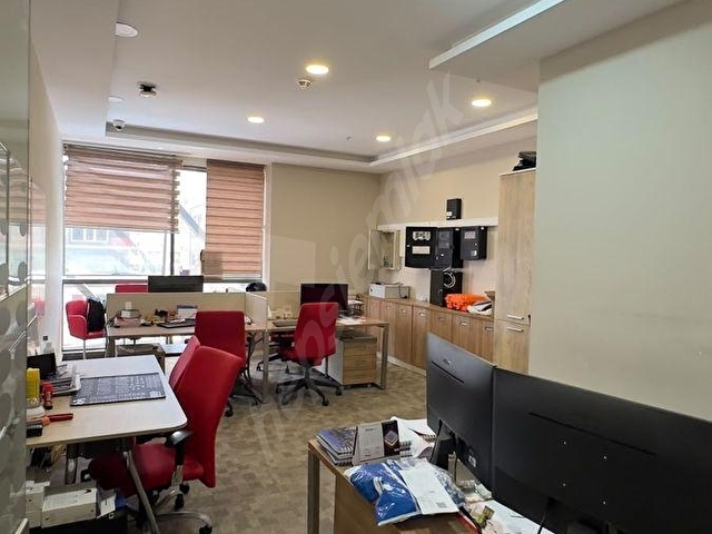 ESENYURT AKÇABURGAZDA ŞIK KULLANIŞLI OFİS EŞYALI PLAZA KATI - Görsel 19