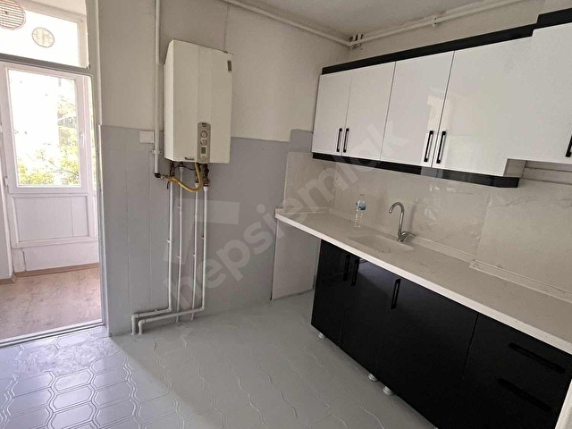 ÖZCAN EMLAK DAN 100.YIL ASPAVA KARŞISI,BAKIMLI,2+1,KOMBİLİ - Görsel 4