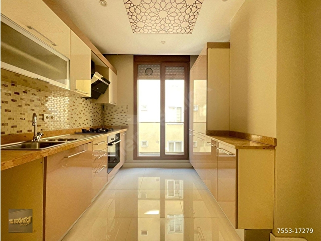 SUADİYEDE BAĞDATA YAKIN İSKANLI, EBV. BANYOLU, BALKONLU 120m2 3+1 BOŞ DAİRE - Görsel 7