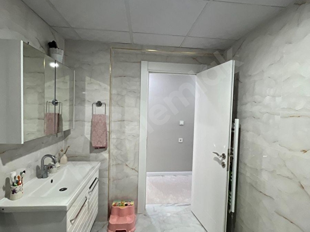 KARAKAYA EMLAKTAN ŞEHİTLİK MAH. 4+1 ARA KAT SATILIK DAİRE - Görsel 12