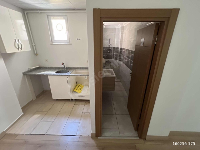 EMLAK TR ÇEKMEKÖYDE HARİKA KONUM 90 m2 OFİS & BÜRO - Görsel 4