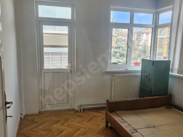 FİKİRLİ EMLAKTAN 3+1 GENİŞ, ÖN GÜNEY CEPHE ARA KAT SATILIK DAİRE - Görsel 2