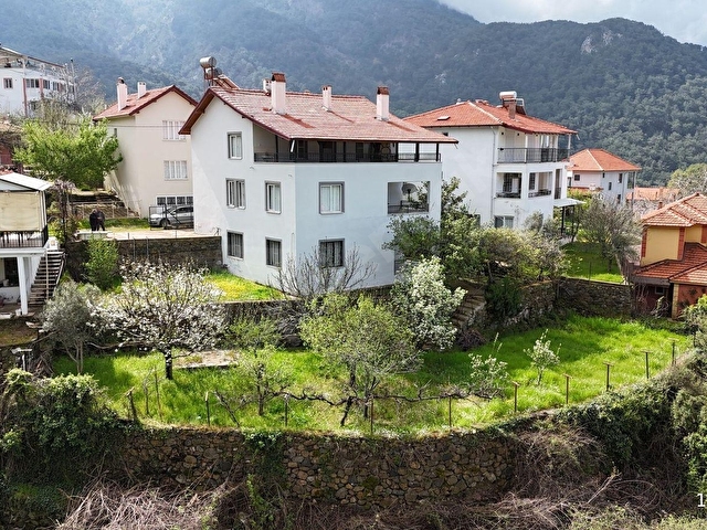 Köyceğiz Ağla Yaylasında 734m² Bahçeli 3 Katlı Müstakil Ev