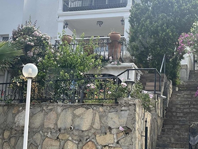 BODRUM KOYUNBABA DA GÜNÜŞKAYA SİT BAHÇELİ TERASLI 200 m2 4/1 - Görsel 4