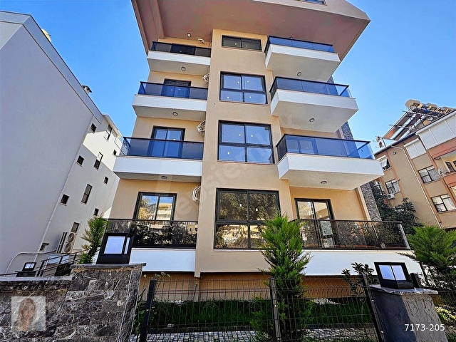 ALANYA MERKEZDE SIFIR BİNADA 1+1 GENİŞ KULLANIŞLI DAİRE