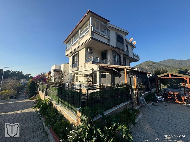 İzmir Özderede Deniz Tarafında | 3+1 Bahçeli Köşe Satılık Villa