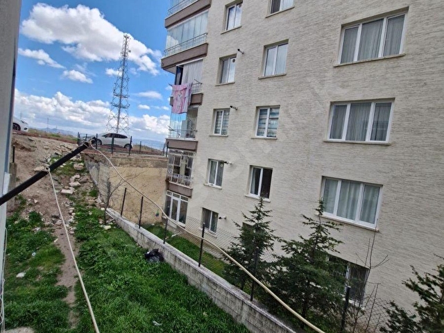 KAFKASLARDA GENİŞ M² CEPHELER AÇIK ALTI DAİRE KÖK TAPU ! - Görsel 24