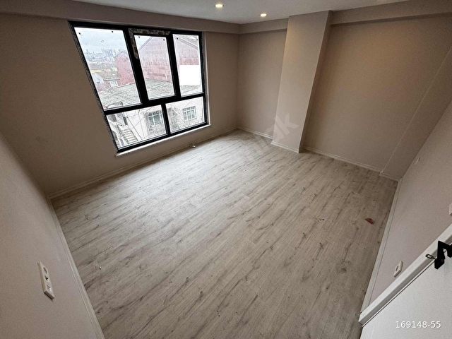 AKŞEMSETTİN METRO 3 DK SIFIR LÜX YERDEN ISITMA 2.KAT 2+1 7.000TL