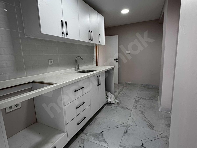 AKŞEMSETTİN METRO 3 DK SIFIR LÜX YERDEN ISITMA 2.KAT 2+1 7.000TL - Görsel 18