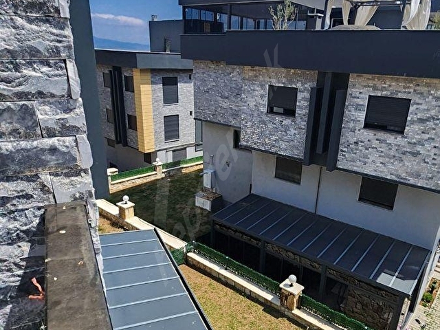 YENI FOÇA ESYALI ,TERASLI SATILIK 2+1 DAIRE - Görsel 25