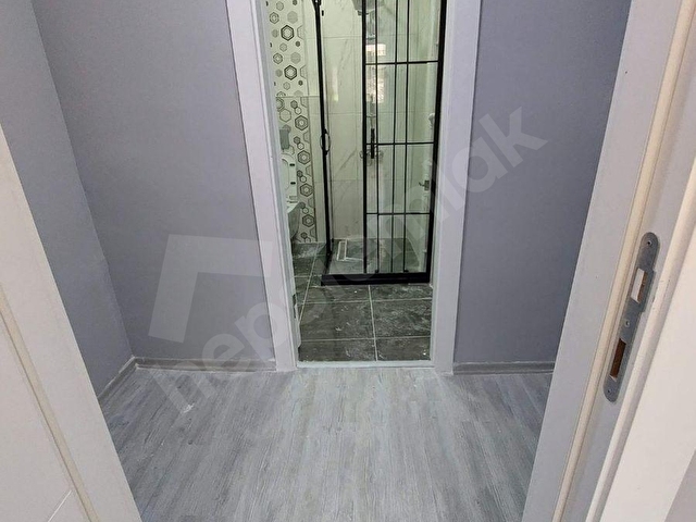 GARDENDEN 7.CADDE YAKINI YAPILI 1.KAT KONUMUNDA ÖN CEPHE  3+1 DAİRE - Görsel 9
