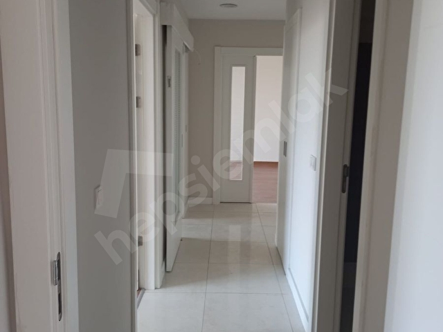 Bahçeşehir Göl Panorama Sitesinde Satılık Yol Cephe 2+1 - Görsel 11