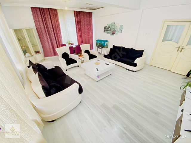 GENÇBAY EMLAKTAN ÖĞRETMENLER EVİ YAKINI 3+1 FIRSAT DAİRE