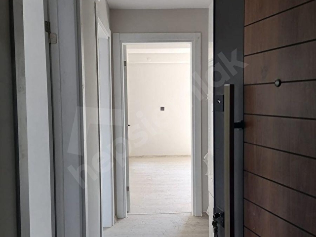SALİHLİ M/Ş GAYRUMENKULDEN CADDE ÜZERİ SIFIR KÖŞE DAİREMİZ SATILIKTIR... - Görsel 3