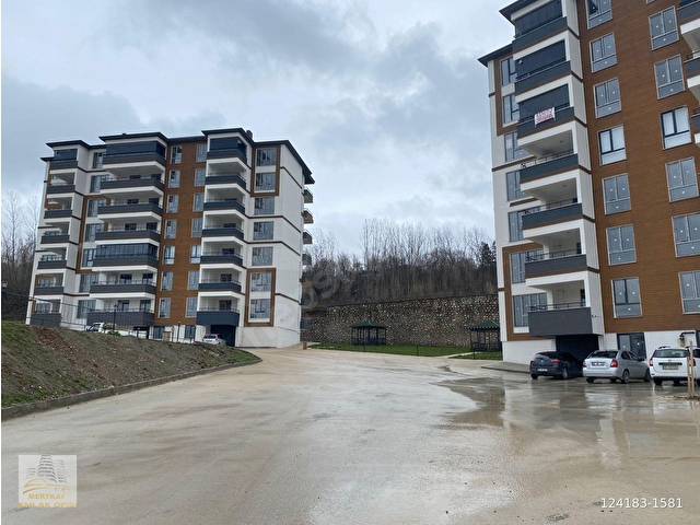 TOKAT PAZARDA SIFIR BİNADA GENİŞ 3+1 SATILIK DAİRE