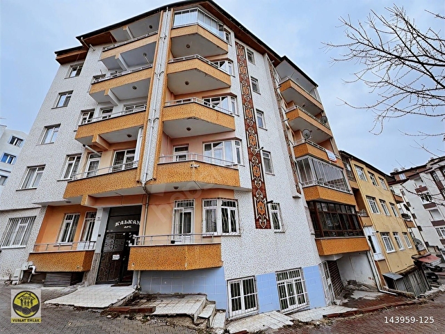 VUSLAT EMLAKTAN İMAM HATİP MEYDANINDA SATILIK ARA KAT 3+1 DAİRE