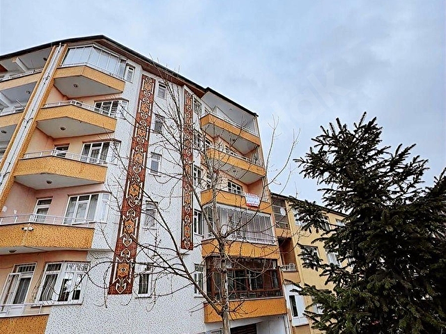 VUSLAT EMLAKTAN İMAM HATİP MEYDANINDA SATILIK ARA KAT 3+1 DAİRE - Görsel 2