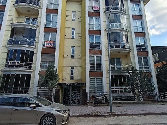 KAYA EMLAKTAN SATİLİK DAİRE BAHÇELİ EVLER MAHALLESİ 3+1 - Görsel 2