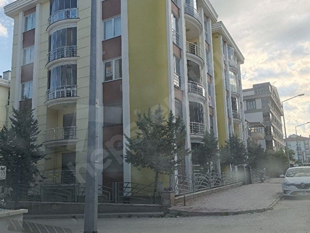 KAYA EMLAKTAN SATİLİK DAİRE BAHÇELİ EVLER MAHALLESİ 3+1 - Görsel 3