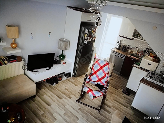 BORNOVA MERKEZDE SATILIK 2+1 FIRSAT DAİRE - Görsel 2