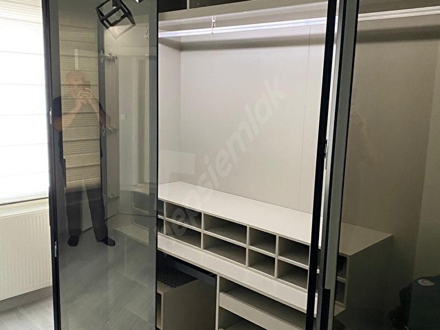 ÇİFTLİKKÖY MERKEZİ KONUMDA FULL SIFIR EŞYALI 3+1 KİRALIK DAİRE - Görsel 9