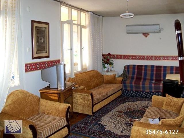 Bornova Kucukpark Suvari Caddesinde Kose Buyuk Terasli Daire 35475 6127 Hurriyet Emlak