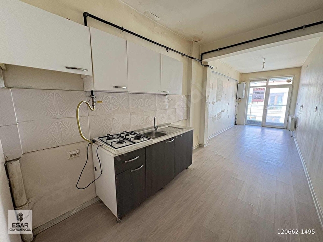 ESARDAN UYGUN SK ÜZERİNDE BALKONLU ASANSÖRLÜ KİRALIK 1+1 DAİRE - Görsel 3
