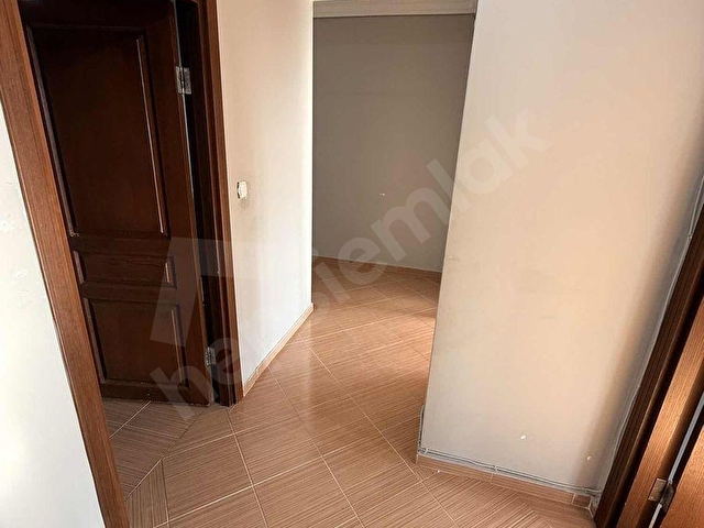 ANADOLUDAN SİTEDE GENİŞ 4+1 KİLERLİ ÇİFT BANYOLU BAKIMLI - Görsel 2