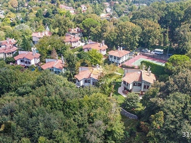 POLONEZKÖYDE DOĞAYLA İÇ İÇE KÖŞE KONUMLU YENİLENMİŞ VİLLA - Görsel 17